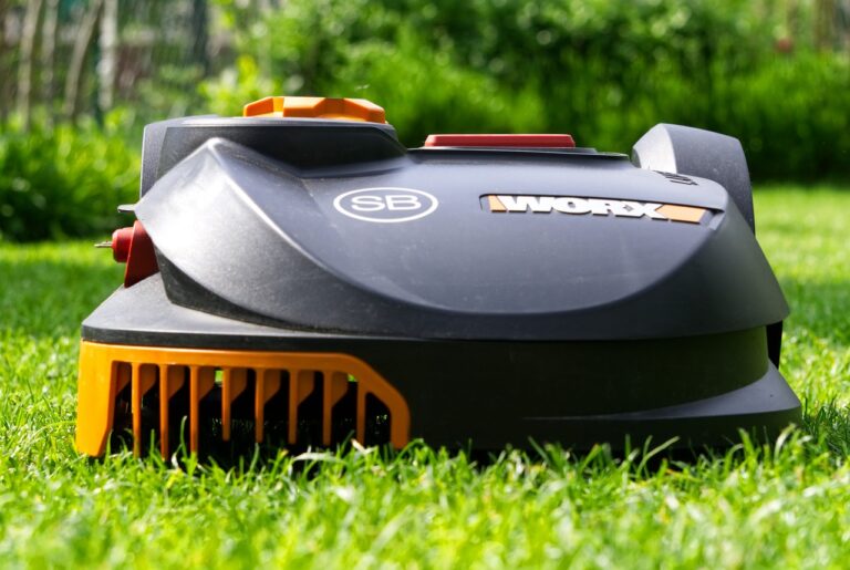 The Robotic Lawn Mowers – Do They Actually Work? Tips and advice for prospective owners